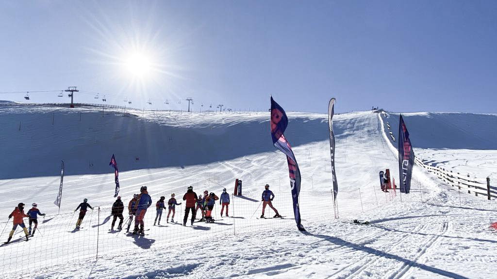En marcha el XV Trofeo Club Esqui Monachil Sierra Nevada, en el Prado de las Monjas de Sierra Nevada.
