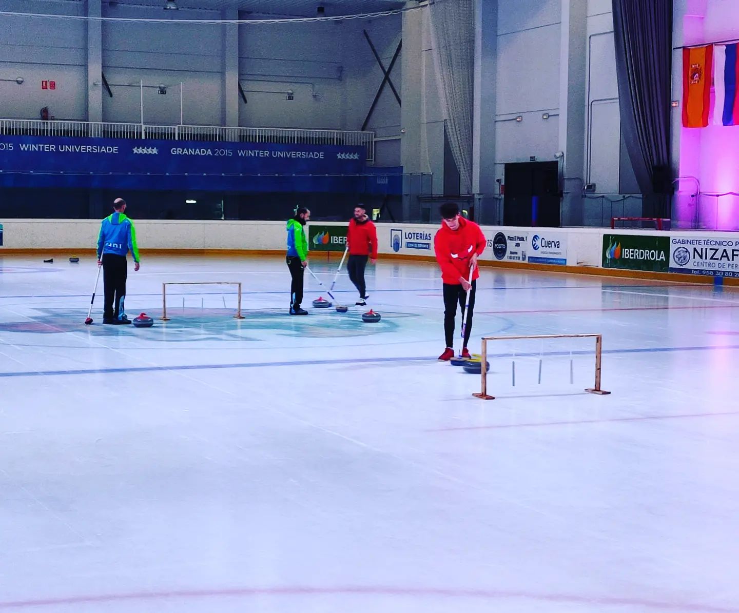 Nueva jornada de entrenamiento del club Los Compadres de Curling en Granada