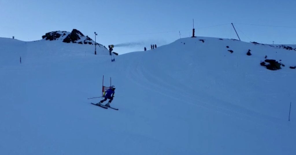 La Selección Andaluza de esquí alpino U14-U16 está realizando estos días sesiones de entrenamiento de SG y SL