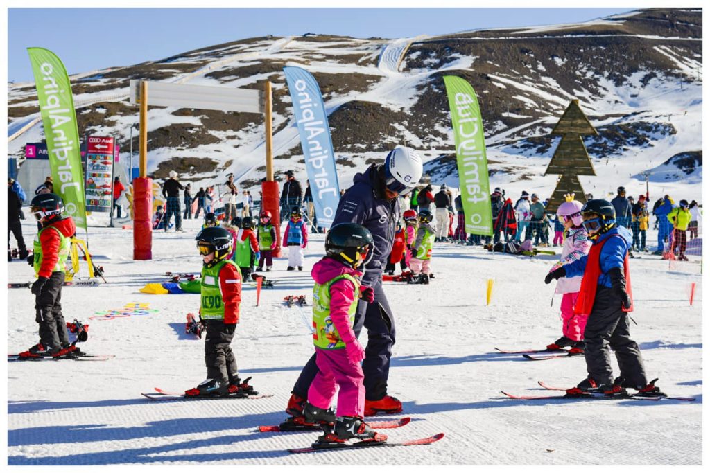 «Mi primer día en la nieve» de Fadi Andalucia y club CEROGRADOS es uno de los 8 finalistas del premio FIS SnowKidz!